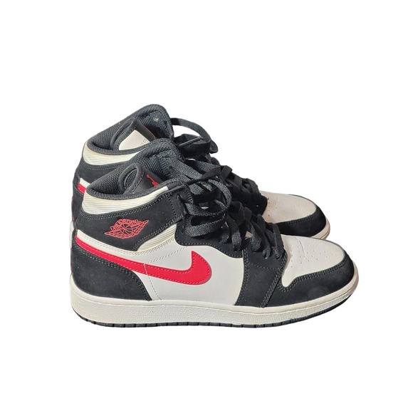 Nike Air Jordan 1 Retro OG High BG Kids Youth Black Red White Womens Sz 7.5  6Y - Picture 2 of 12